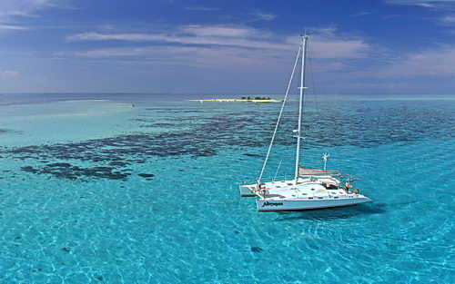 Sailing in Nouvelle Calédonie Lagoon